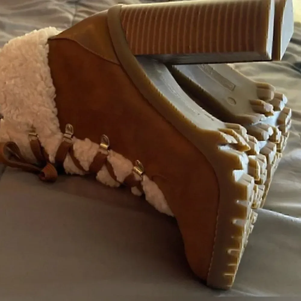 BCBGeneration Palli Faux Suede Combat & Lace-up Boots Shoes size 10